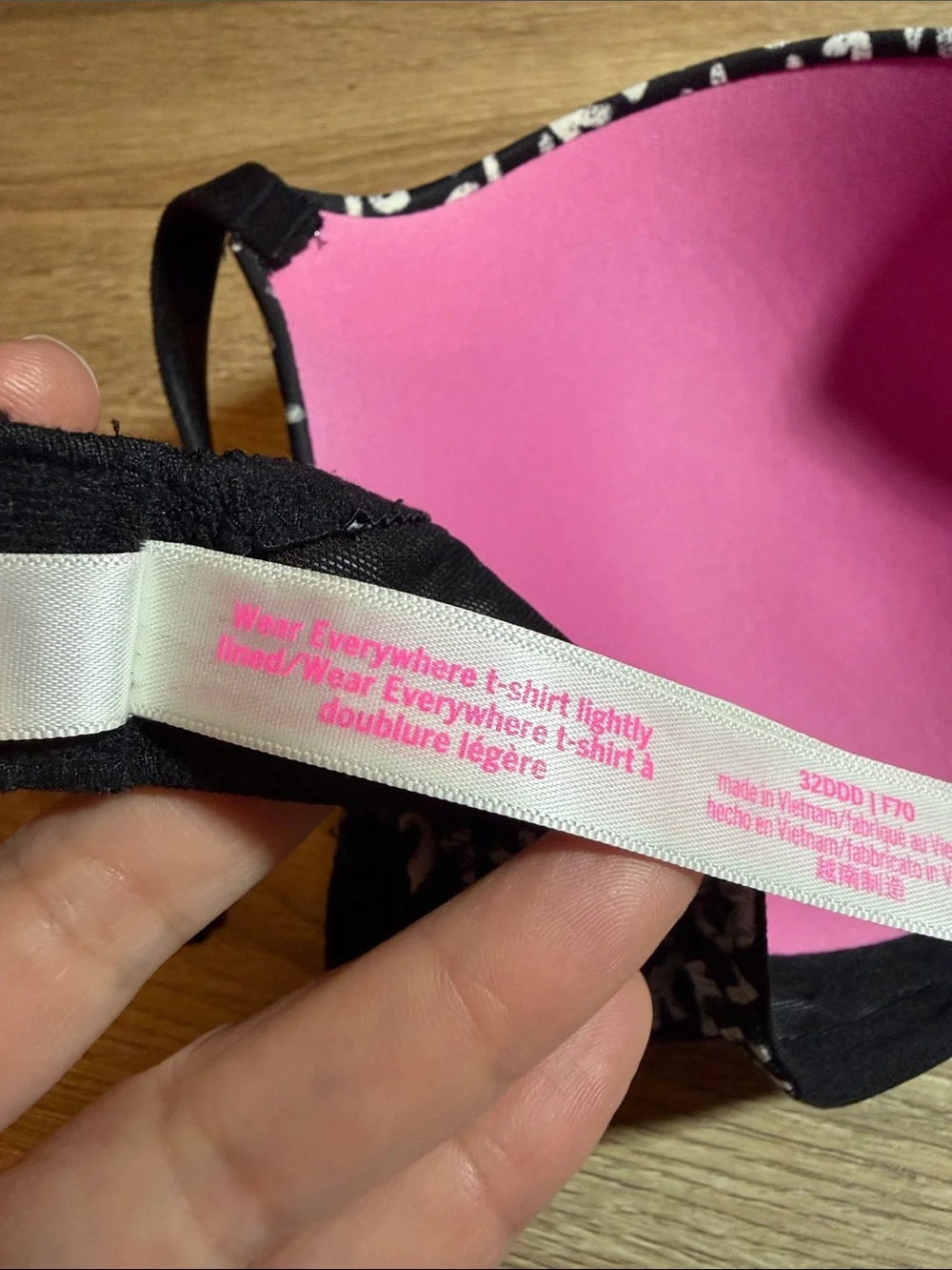 PINK Victoria's Secret Black & White Logo Bra Size 32DDD Wear Everywhere Bra 058